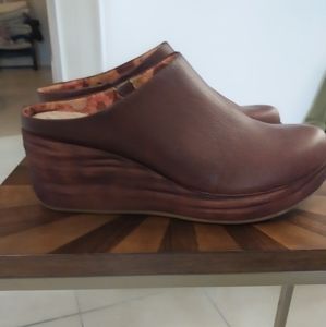 Korks Mallory Clog NWOT